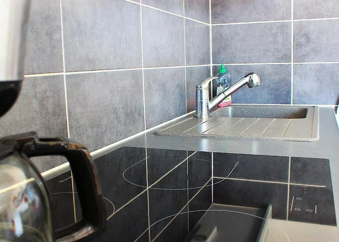 Splendide T2 Climatise A 50m De La Avec Piscine Et Parking - Fr-1-607-97 *