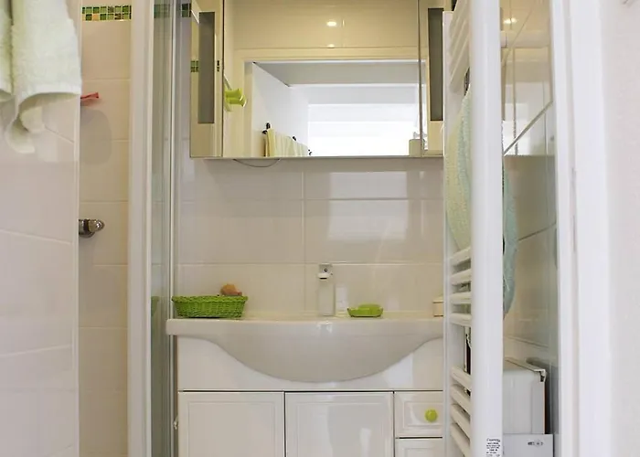 Splendide T2 Climatise A 50m De La Avec Piscine Et Parking - Fr-1-607-97 Agde