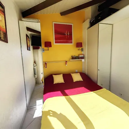 Splendide T2 Climatise A 50m De La Avec Piscine Et Parking - Fr-1-607-97